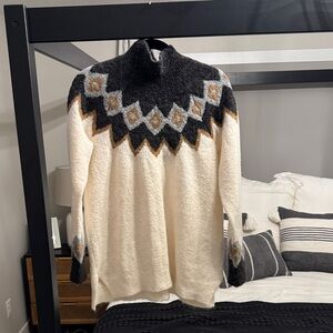 Abercrombie & Fitch Cozy Cream and Black Knit Sweater